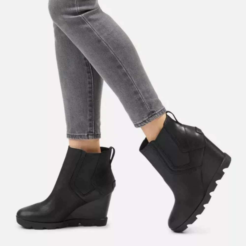 Sorel Women's Uptown Chelsea Wedge Boot in Black Size 9